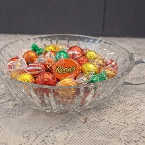 “Vintage Starburst Pressed Glass Handled Nappy Candy Dish – Mid Century”